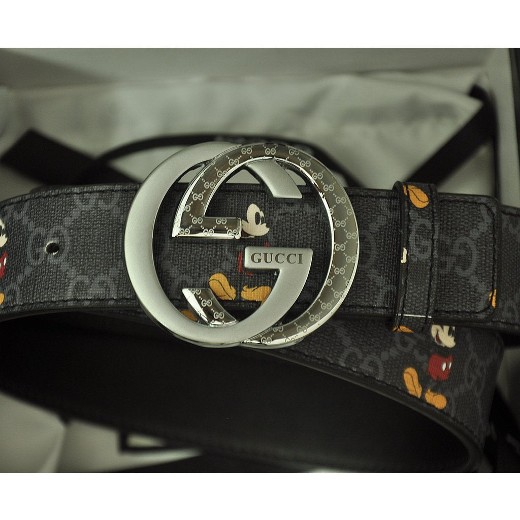 Cinto Gucci - Ed. Especial Mickey negro ⚡ TL STORE vista sobre fondo blanco