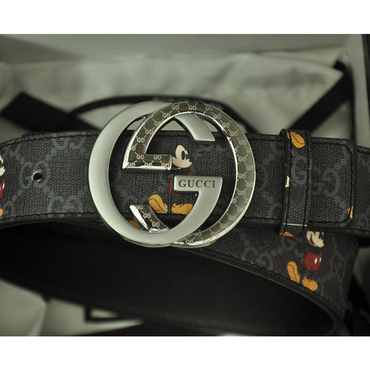 Cinto Gucci - Ed. Especial Mickey negro ⚡ TL STORE vista sobre fondo blanco
