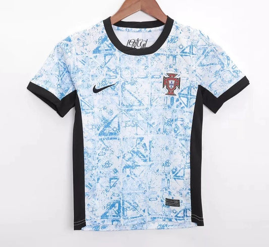 Camiseta + short Portugal alternativa 2024 - NIÑOS vista sobre fondo blanco