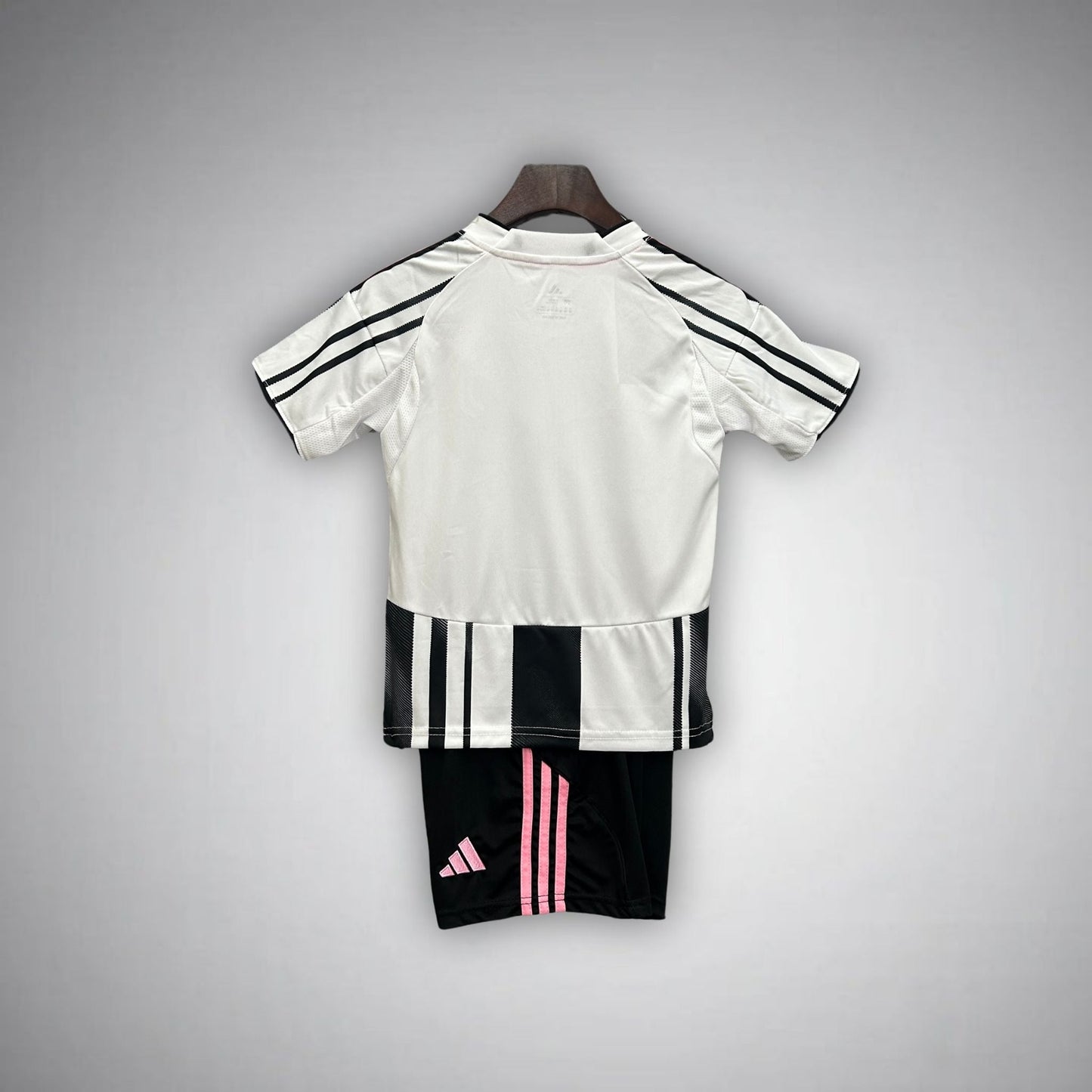 Kit Juventus Local Niños 2025/26
