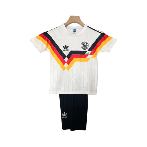 Camiseta + short Alemania Retro 1990 - NIÑOS vista sobre fondo blanco