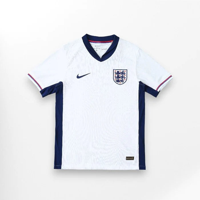 Camiseta Inglaterra local - Eurocopa 2024 vista sobre fondo blanco