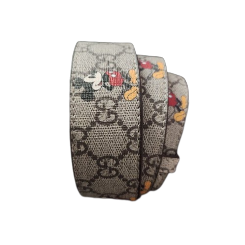 Cinto Gucci - Ed. Especial Mickey ⚡ TL STORE vista sobre fondo blanco