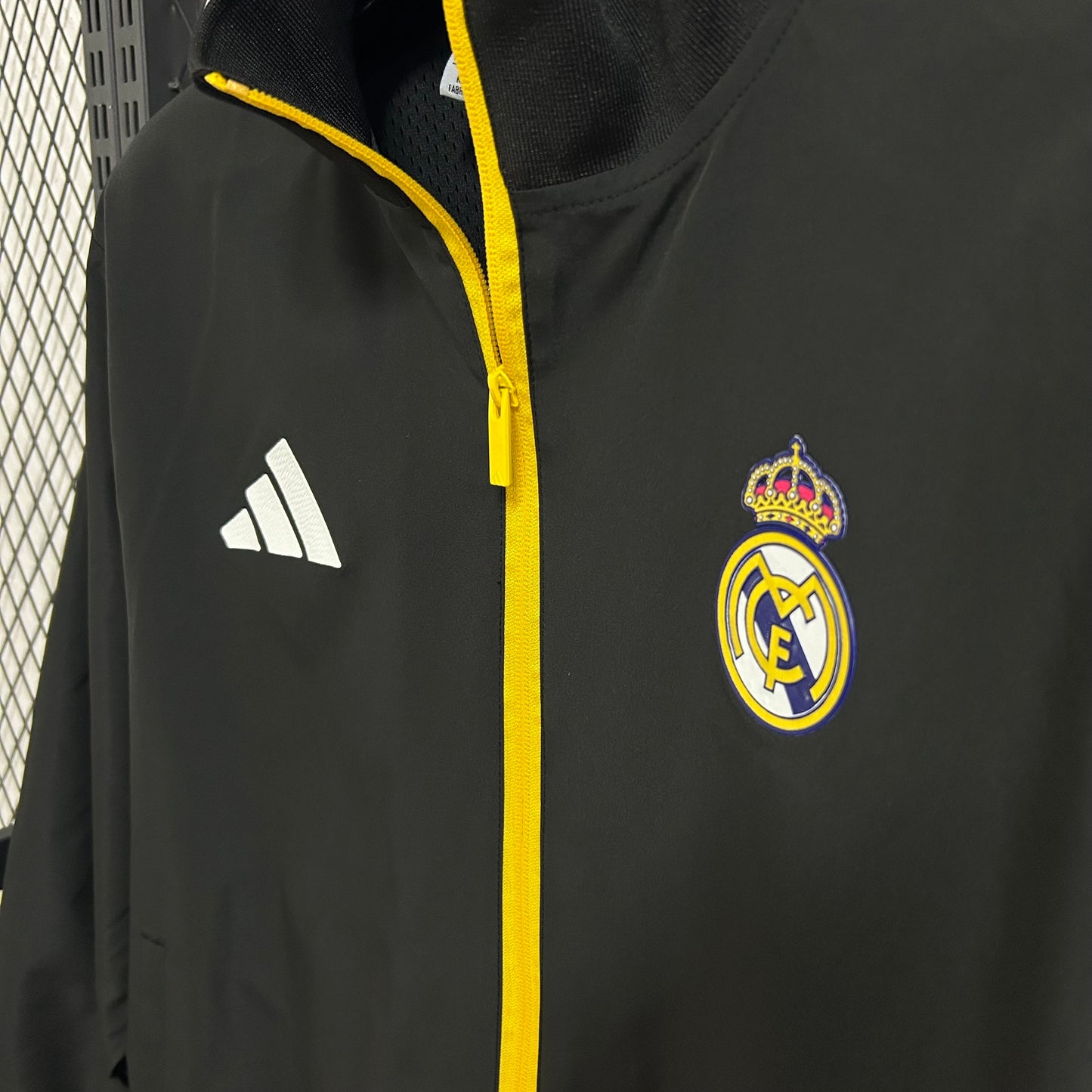 Campera Real Madrid Marvel Negra