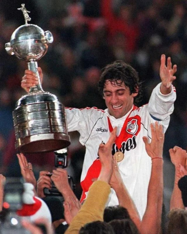 Camiseta Retro ENZO FRANCESCOLI 1995-96 River Plate