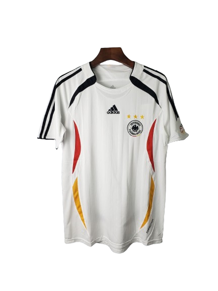 Camiseta Alemania Retro 2006 vista sobre fondo blanco