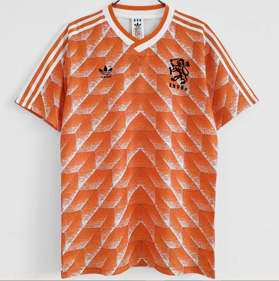 Camiseta Retro Holanda 1988 vista sobre fondo blanco