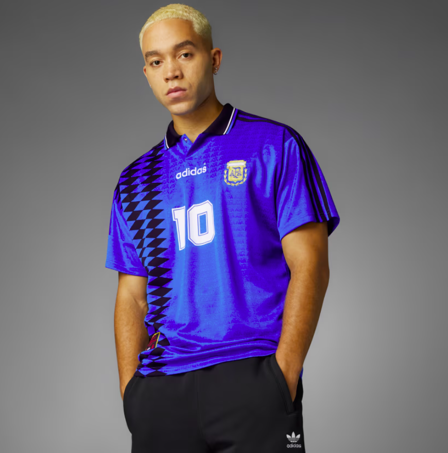 Camiseta Argentina Alternativa Retro - 1994 vista sobre fondo blanco