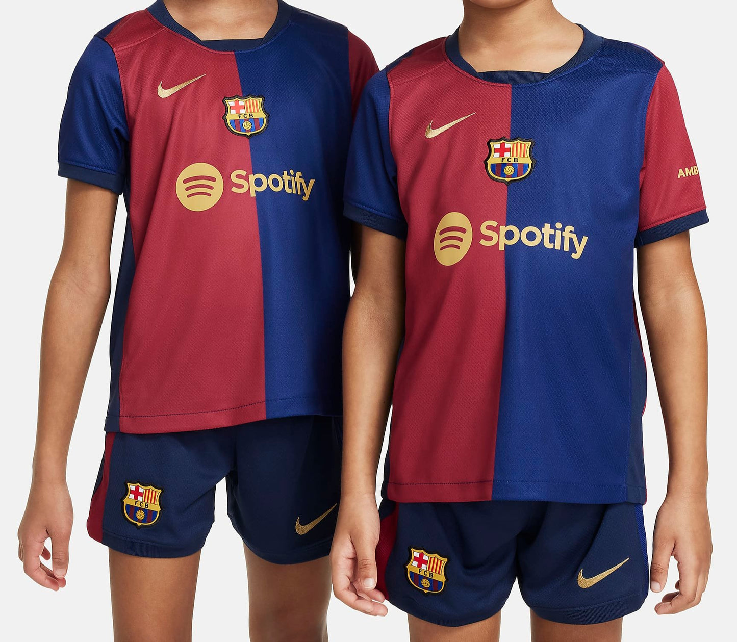 Camiseta + short Barcelona local 2024/2025 - NIÑOS vista sobre fondo blanco