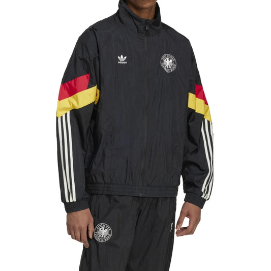 Campera Alemania Originals rompe viento 2024/2025 vista sobre fondo blanco