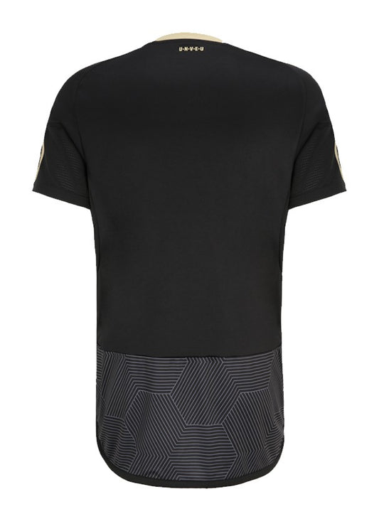 Camiseta Unión Berlín FC Ed. Especial 2023/2024 vista sobre fondo blanco