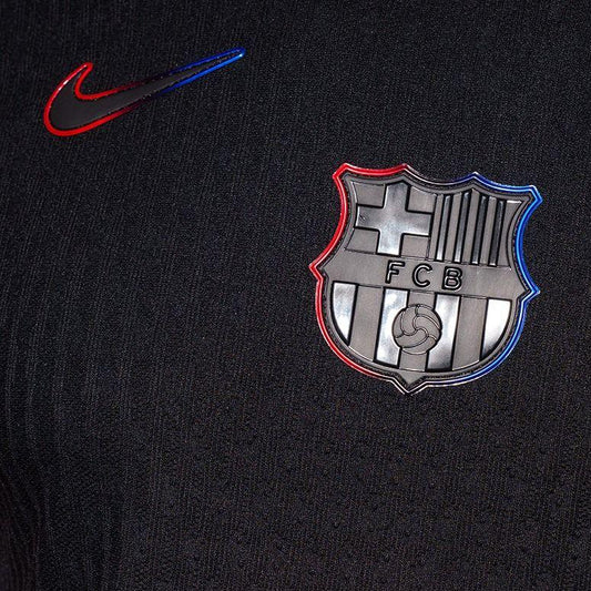 Camiseta Barcelona alternativa 2024/2025 vista sobre fondo blanco