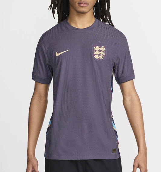 Camiseta Inglaterra alternativa - Eurocopa 2024 vista sobre fondo blanco
