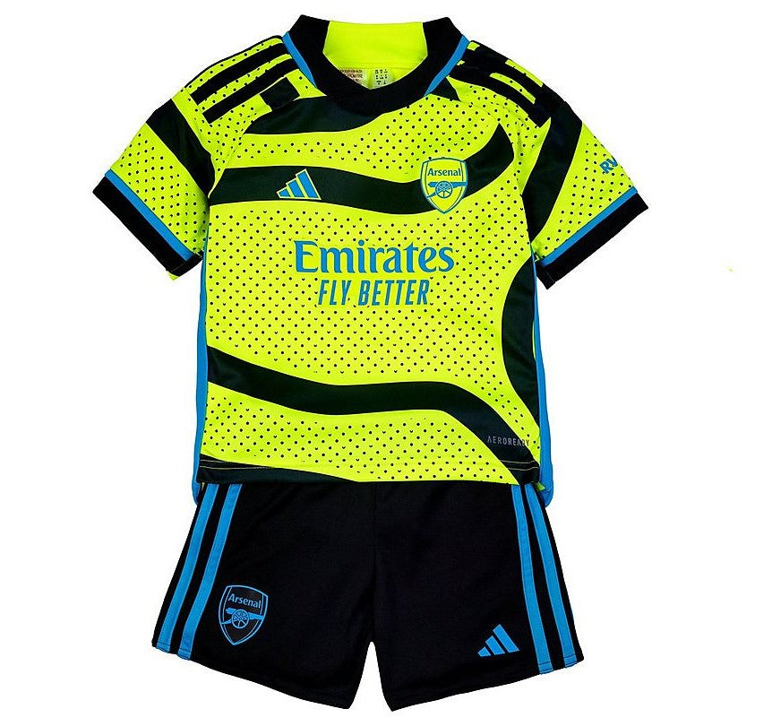 Camiseta + short Arsenal visitante niño 2023/2024 vista sobre fondo blanco