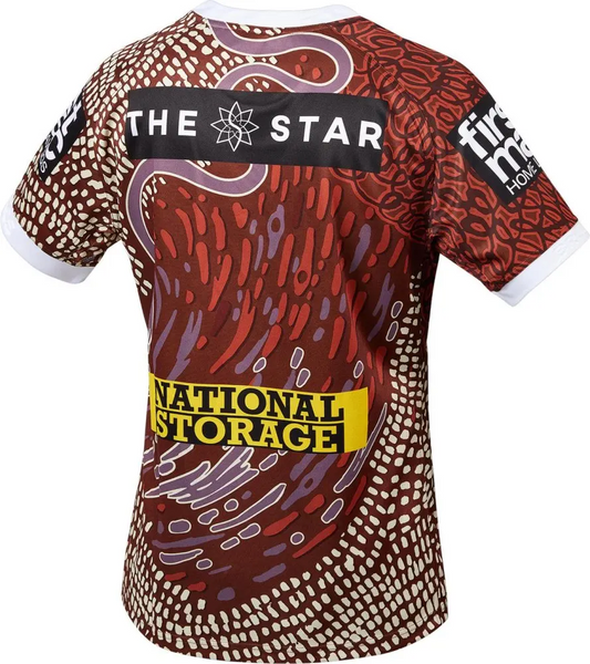 Camiseta Rugby Brisbane Broncos - Ed. Indigenous 2024 vista sobre fondo blanco