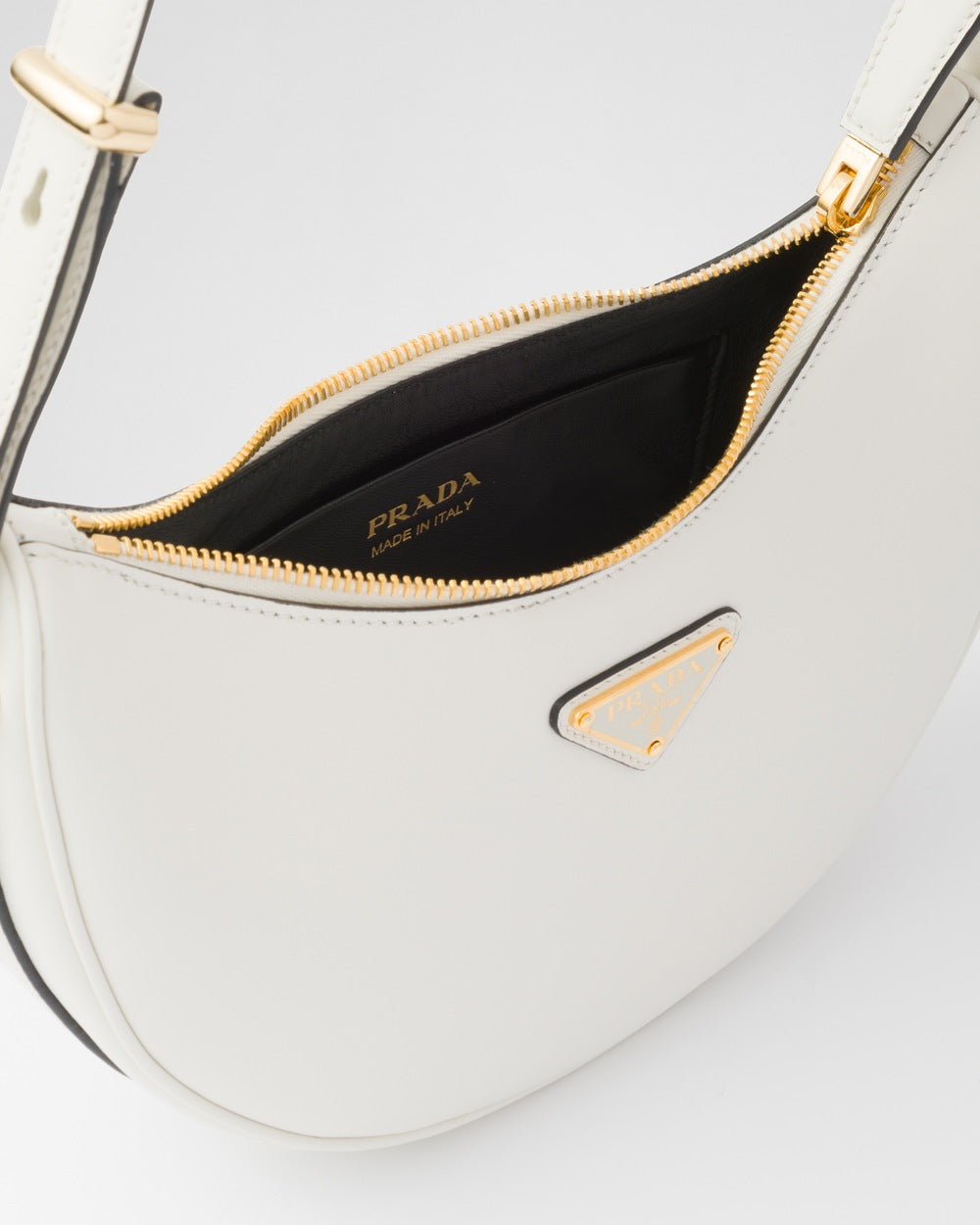 Cartera Prada Mini shoulder bag - TL STORE ⚡ vista sobre fondo blanco