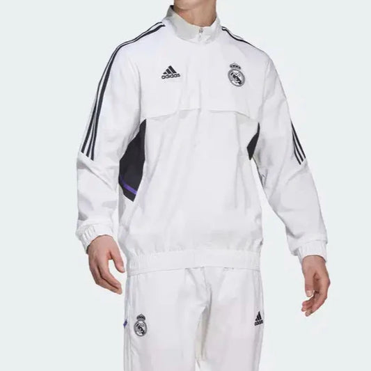 Campera Real Madrid rompe viento 23/24 vista sobre fondo blanco