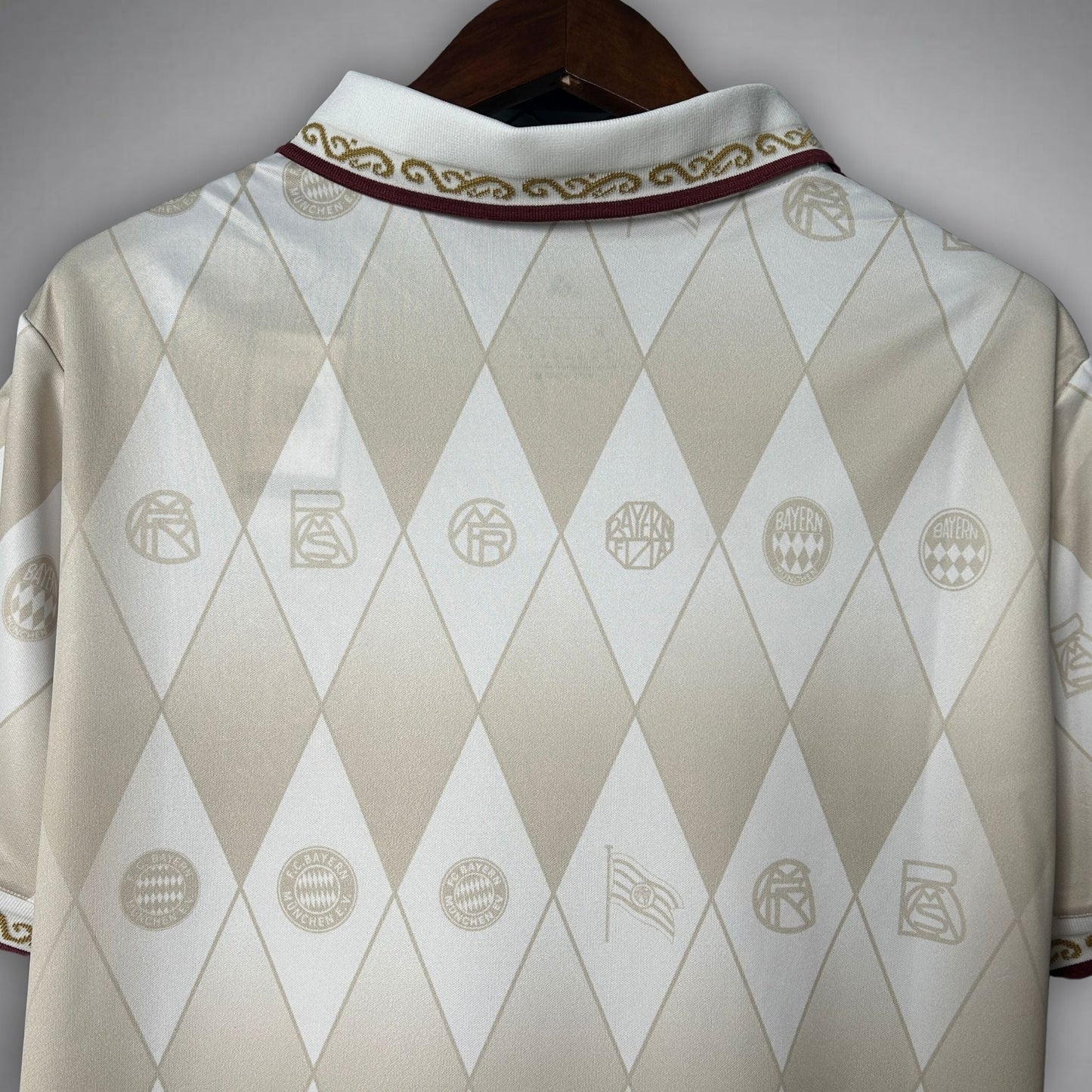 Camiseta FC Bayern "Die Krone" Ed. Especial