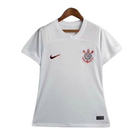 Camiseta Corinthians local 23/24 - Mujer vista sobre fondo blanco
