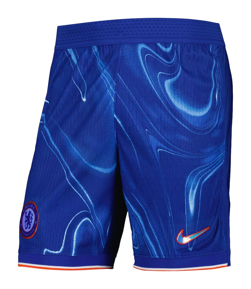 Short Chelsea local 2024/2025 vista sobre fondo blanco