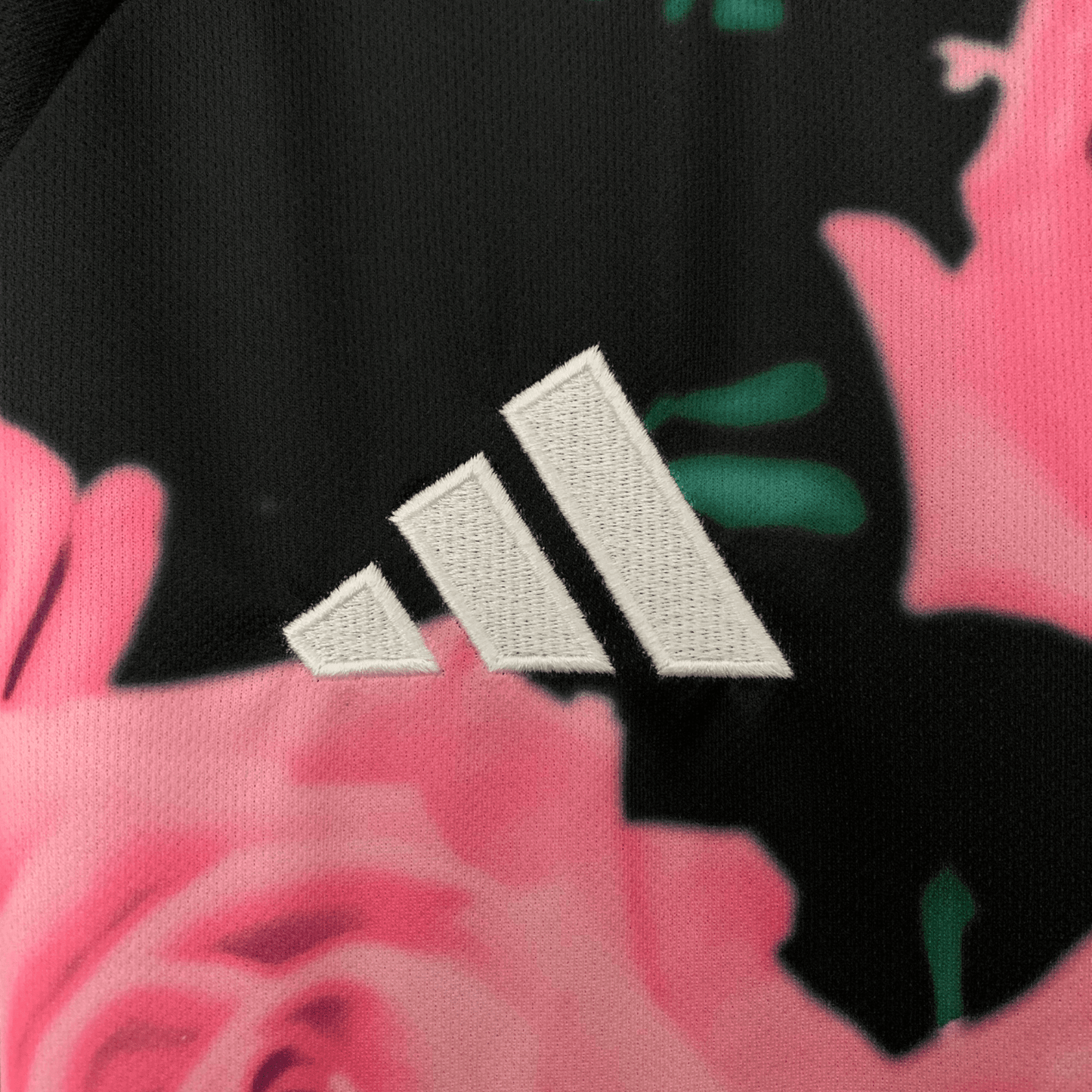 Camiseta Real Madrid "Pink Kingsnake" Ed. Especial Kit
