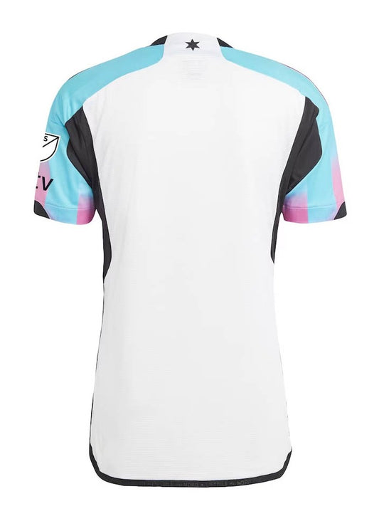 Camiseta Minnesota United alternativa 2024/2025 vista sobre fondo blanco