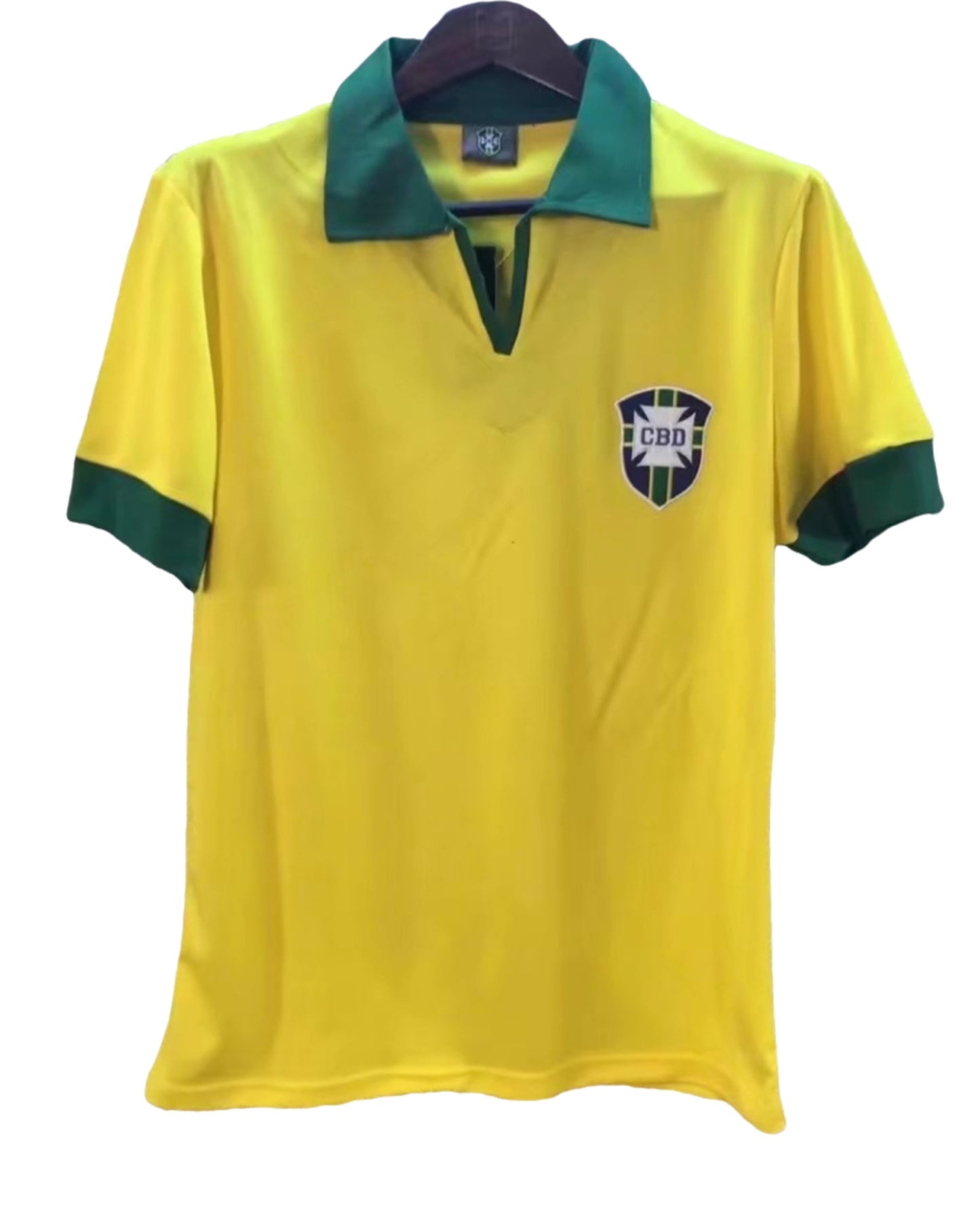Camiseta Brasil Retro 1957 vista sobre fondo blanco