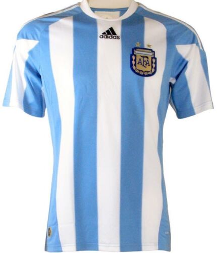 Camiseta Argentina Local Retro 2010 vista sobre fondo blanco