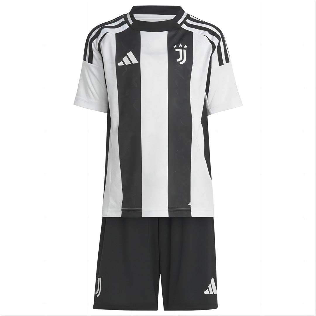 Camiseta + short Juventus local 2024/2025 - NIÑOS vista sobre fondo blanco