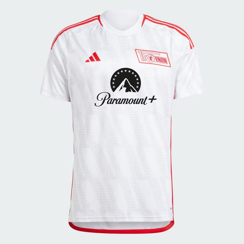 Camiseta Unión Berlín FC visitante 2023/2024 vista sobre fondo blanco