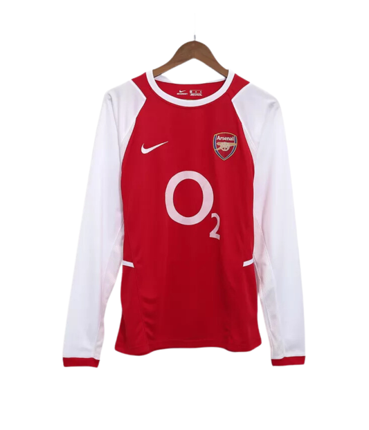 Camiseta Arsenal Retro 2002 - Manga larga vista sobre fondo blanco