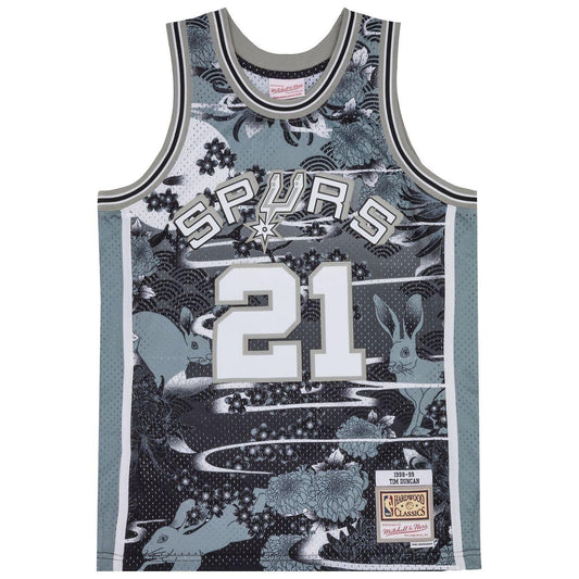 Camiseta San Antonio Spurs - Retro 1998/99 Tim Duncan vista sobre fondo blanco