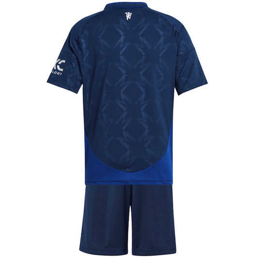 Camiseta + short Manchester United alternativo 2024/2025 - NIÑOS vista sobre fondo blanco