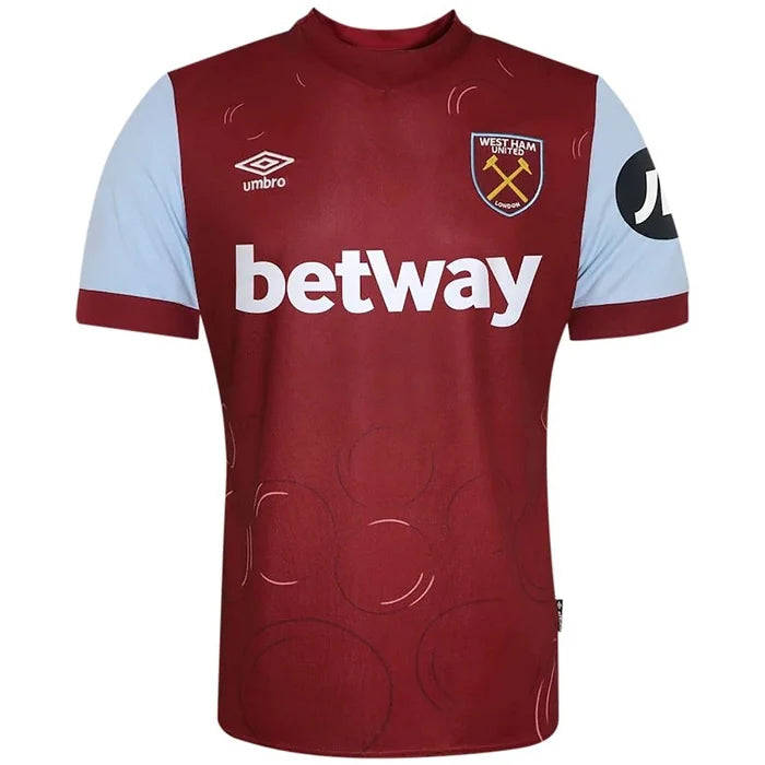 Camiseta West Ham local 2023/2024 vista sobre fondo blanco