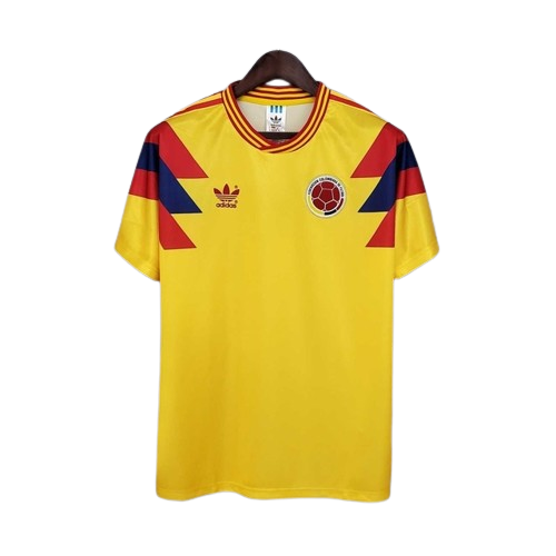 Camiseta Colombia Retro 1990 vista sobre fondo blanco