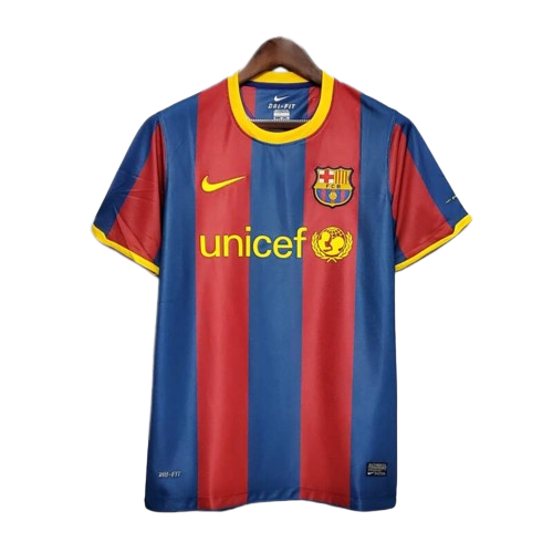 Camiseta Retro Barcelona 2010/2011 vista sobre fondo blanco