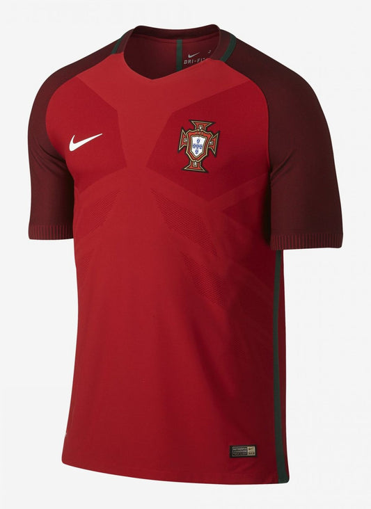 Camiseta Portugal Retro 2016 vista sobre fondo blanco