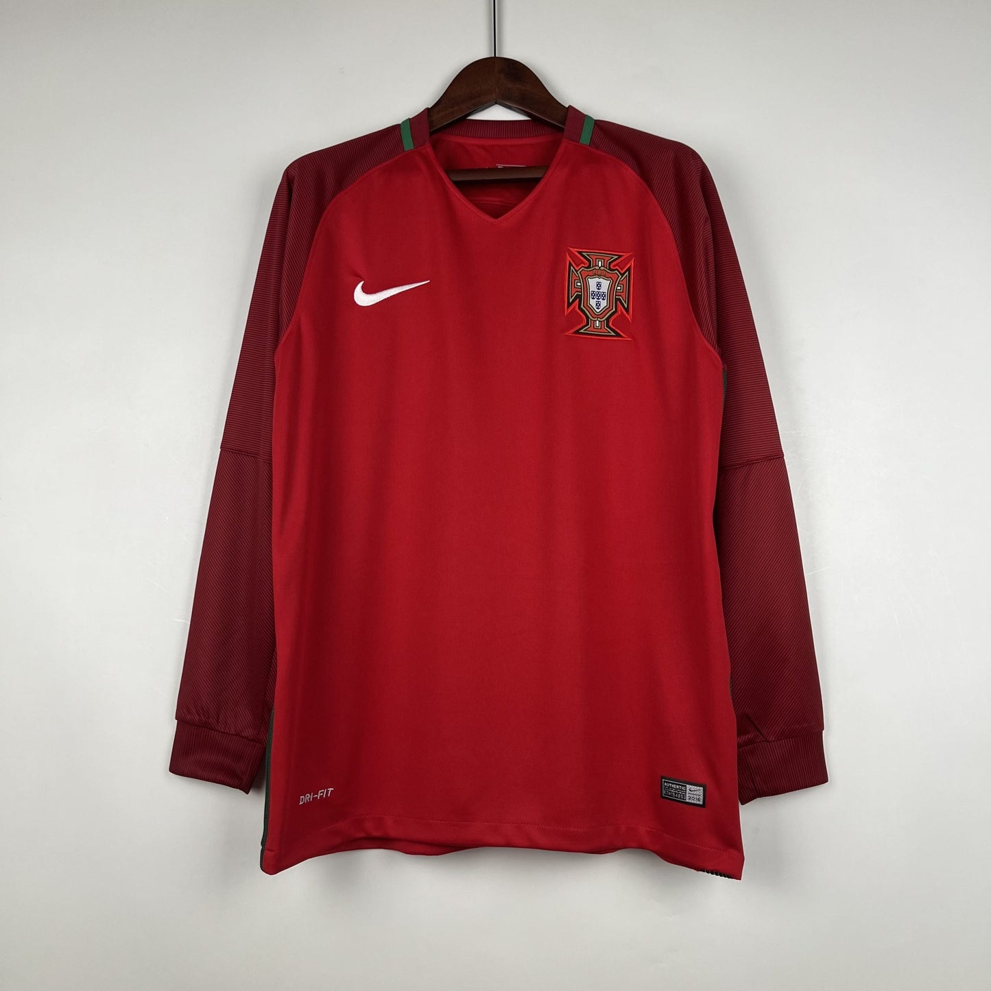 Camiseta Retro Portugal Local Manga larga 16/17