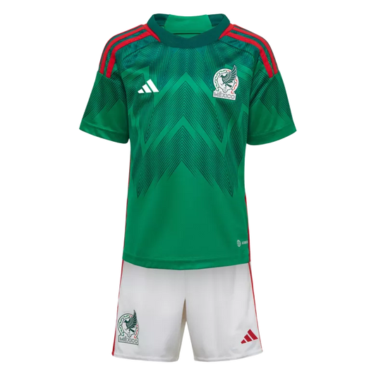 Camiseta + short México local - NIÑOS 2023/2024 vista sobre fondo blanco