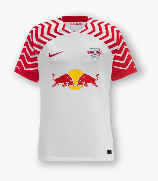 Camiseta RB Leipzig local 2023/2024 vista sobre fondo blanco