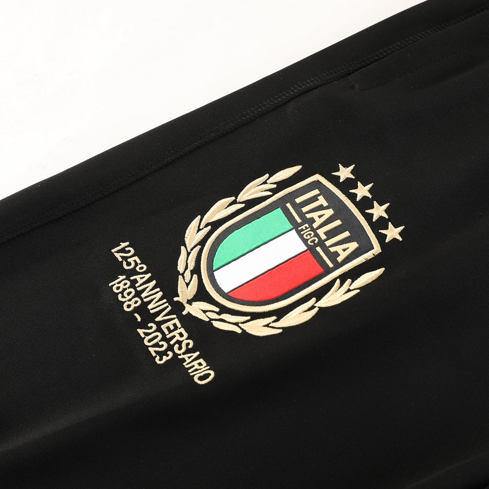 Conjunto Italia - Ed. 125 Aniversario vista sobre fondo blanco