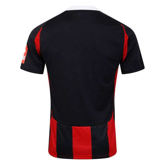 Camiseta Fulham alternativa 2024/2025 vista sobre fondo blanco