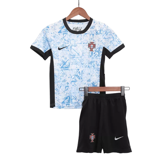 Camiseta + short Portugal alternativa 2024 - NIÑOS vista sobre fondo blanco