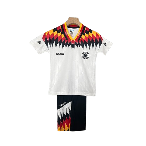 Camiseta + short Alemania Retro 1994 - NIÑOS vista sobre fondo blanco