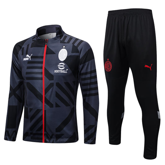 Conjunto AC Milan local 2023/2024 vista sobre fondo blanco