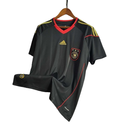 Camiseta Alemania Alternativa Retro 2010 vista sobre fondo blanco