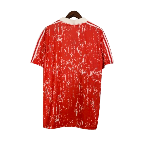 Camiseta Unión Soviética local Retro 1990 vista sobre fondo blanco