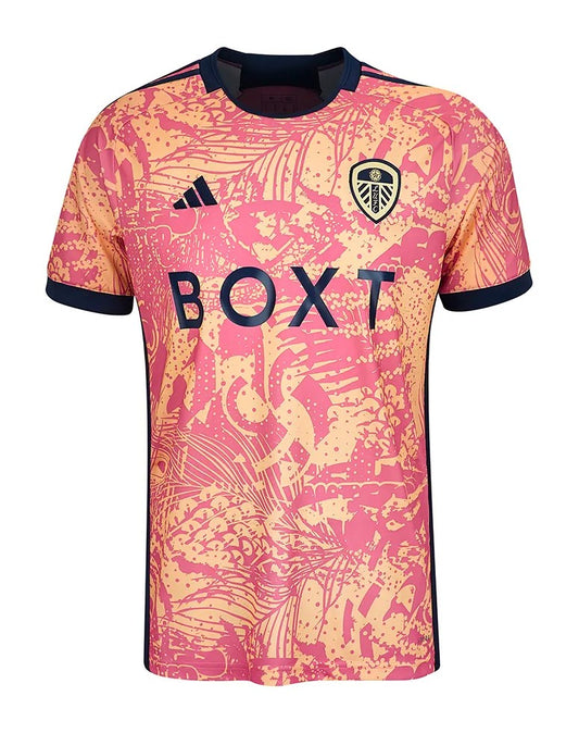Camiseta Leeds United tercera 2023/2024 vista sobre fondo blanco
