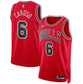 Camiseta Chicago Bulls Icon 2024 vista sobre fondo blanco