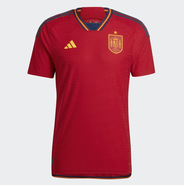 Camiseta España local 2022 ⚡ vista sobre fondo blanco